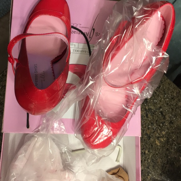 Red mary jane shoes - Picture 2 of 3
